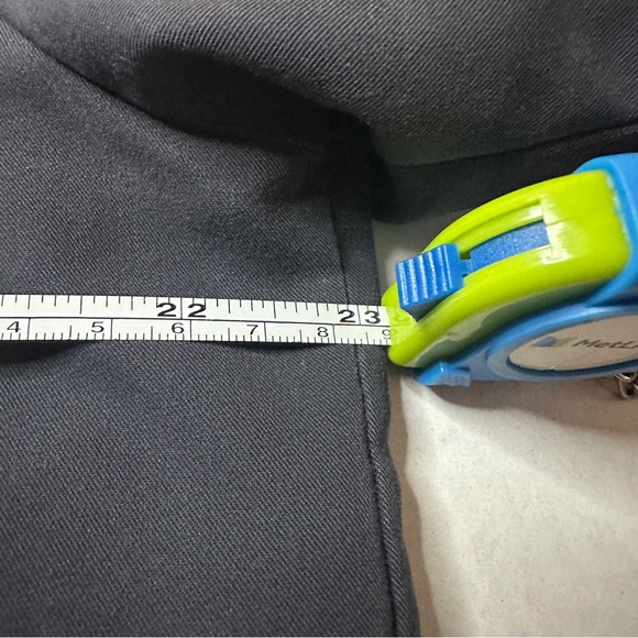 Figs Leon Charcoal Scrubs size Large - Picture 8 of 8